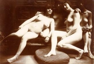 François-Rupert Carabin (1862-1932) Groupe de quatre femmes nues, entre 1895 et 1910 Épreuve sur papier albuminé, 17,3 x 12 cm P